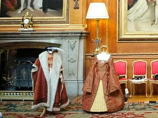 Tudor fashionable dresses and robes