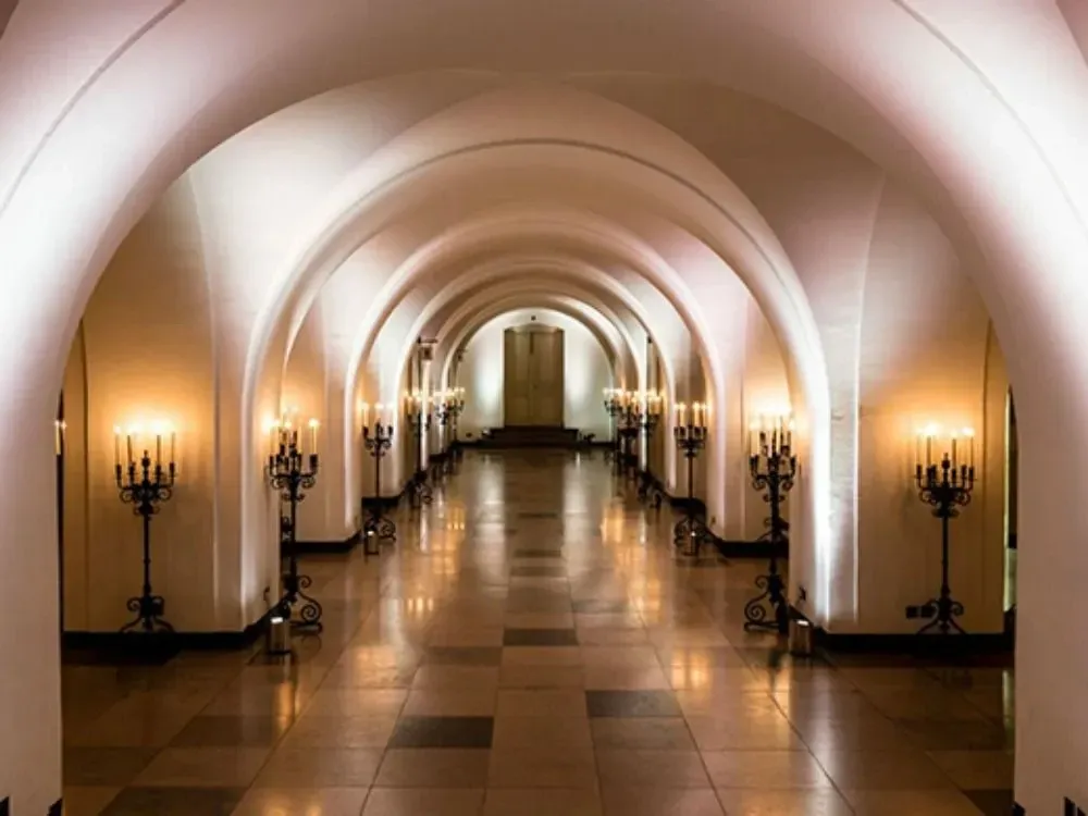 Walk down the halls of Banqueting House