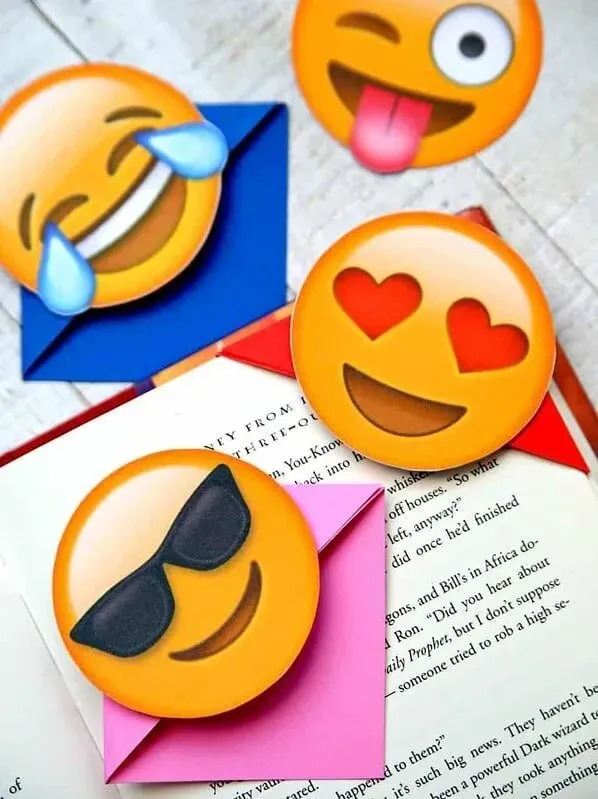 Emoji Craft Bookmarks, fun emoji crafts
