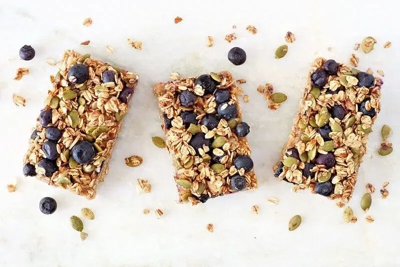 Flapjack and granola bars are some of the best snacks for labour