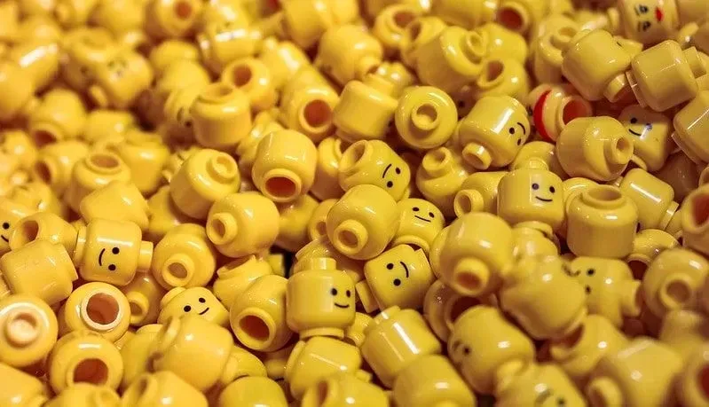 Lots of yellow lego heads.