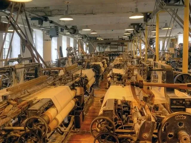 The Weaving Shed, a weaving factory with many weaving machines.