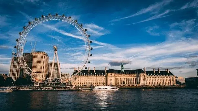 The giant ferris wheel in London is called the London Eye.