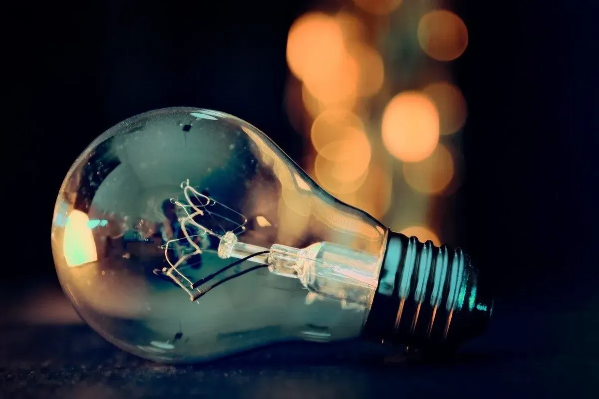 How light bulbs work is incredibly interesting.