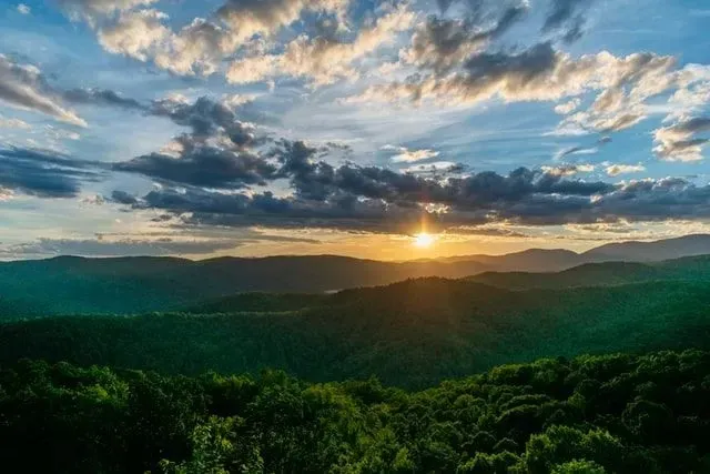 The Appalachian Mountain are a chain of mountains in the East of North America.