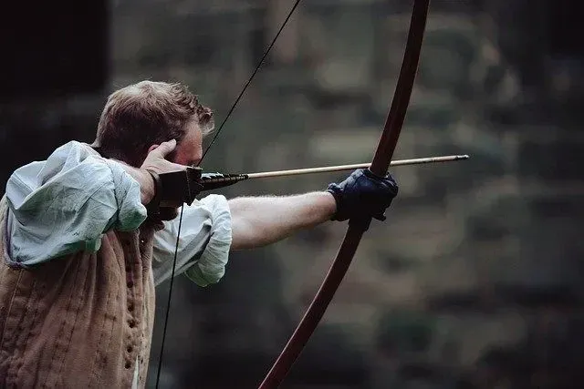 Sometimes known as Robin Hood, Queen is dexterous with his bow and arrow.
