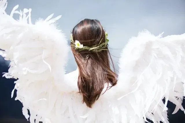 These guardian angel quotes are amazing for when you wish to feel protected and loved.