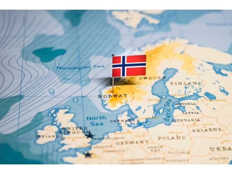 the Flag of norway in the world map