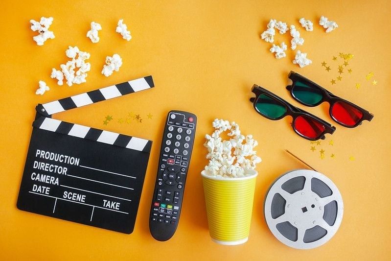 Popcorn, tv remote & 3d glasses