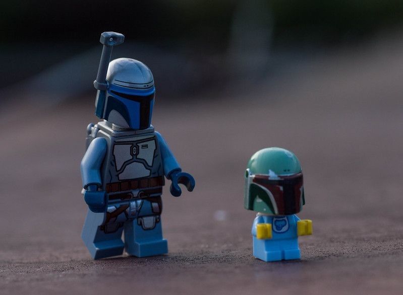 Figurines of the charactes Boba Fett and his dad