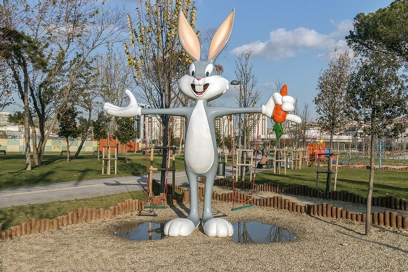 Bugs Bunny statue in the field at roadside.