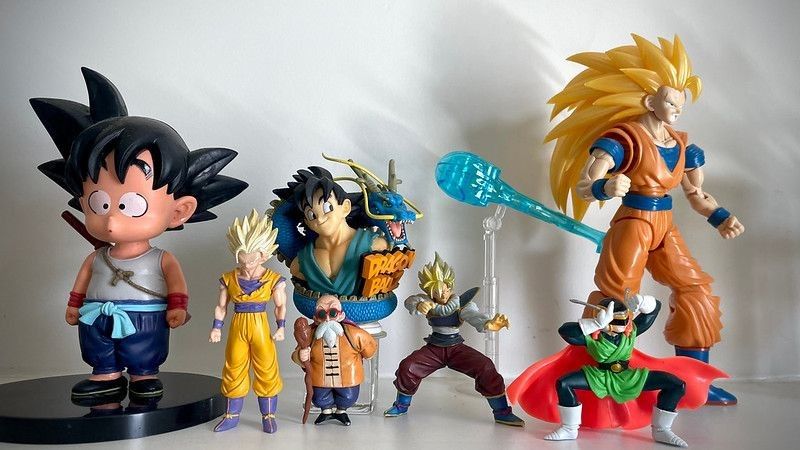 Action figure of Dragon Ball Z, Super Saiyan and Goku With Father.