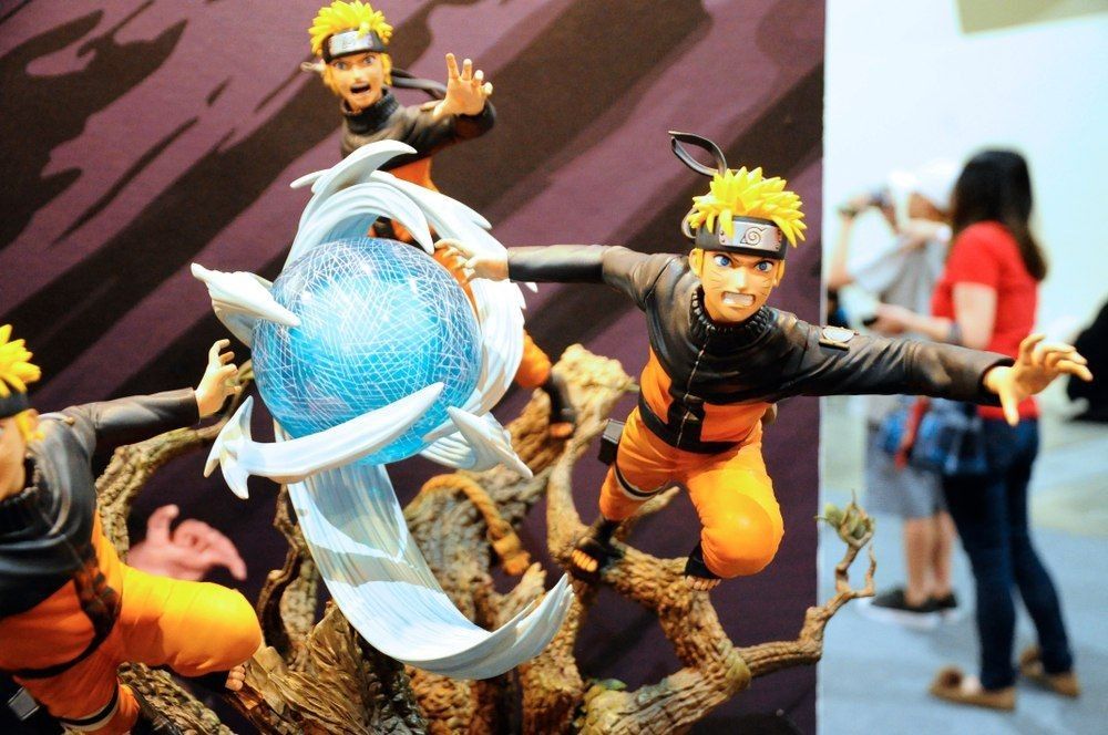 Naruto attacking with his ninja move
