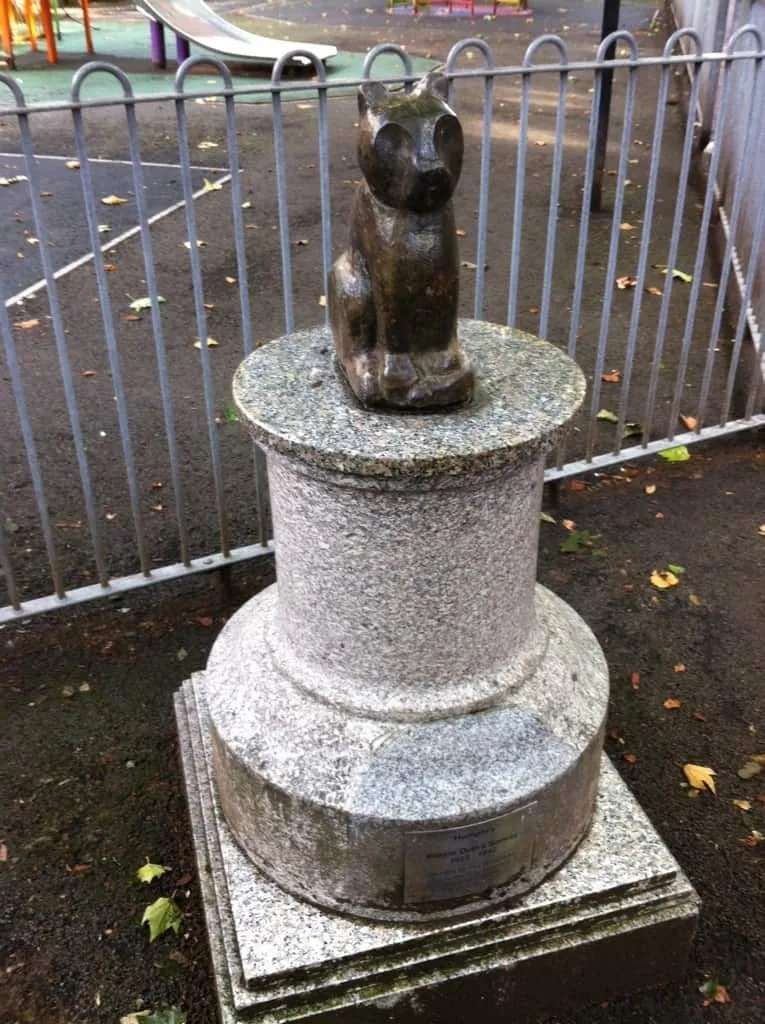 see-if-you-can-notice-the-cat-statue-in-the-playground