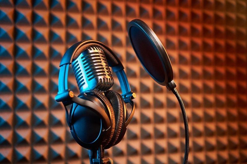 Elvis microphone in recording studio