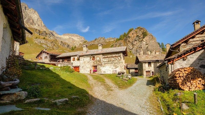 Grevasalvas is a small Swiss village that lies along the hiking path